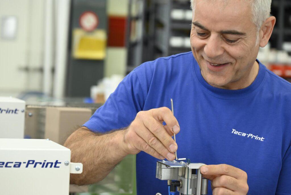 Ideenmanagement bei Teca-Print. Wir optimieren die Anlagen permanent - Constantino Mendez - Servicetechniker bei Teca-Print
