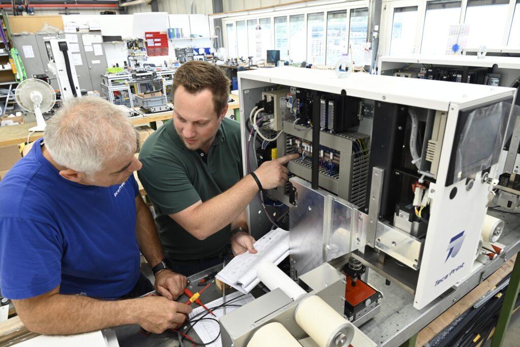 Die elektrische Fertigung bei Teca-Print Die elektrische Fertigung bei Teca-Print
