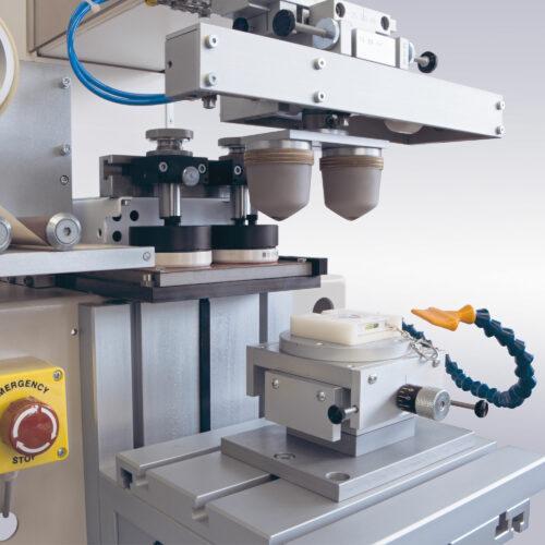 Tampondruckmaschine TPE 151, ausgerüstet für 2-Farbendruck, geschlossenes Farbgebersystem